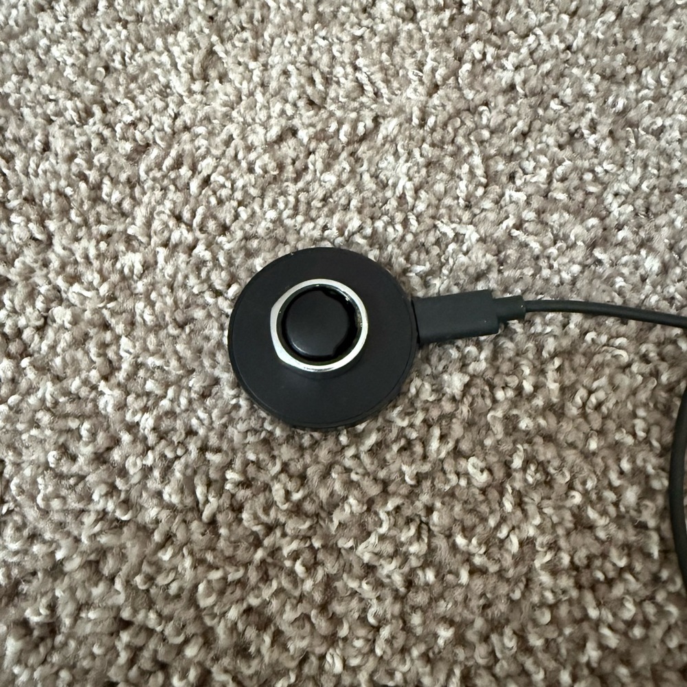 Silver Gen 3 Oura Ring size 8 with charger
